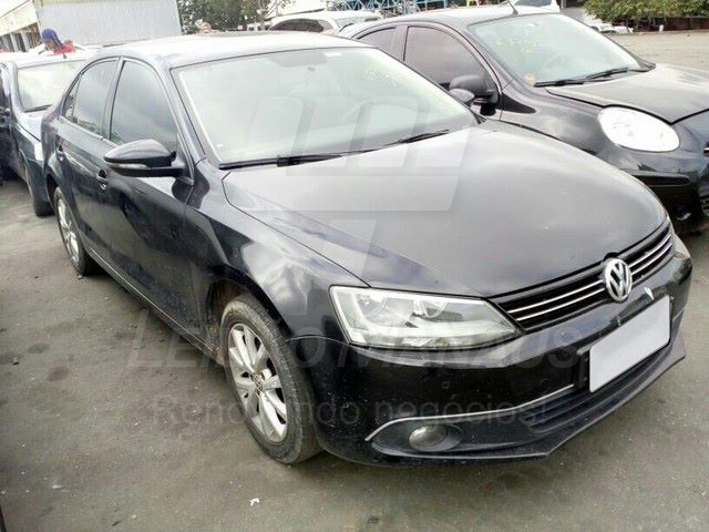 LOTE 040 - Volkswagen Jetta 2.0 Comfortline Tiptronic (Flex) 2013