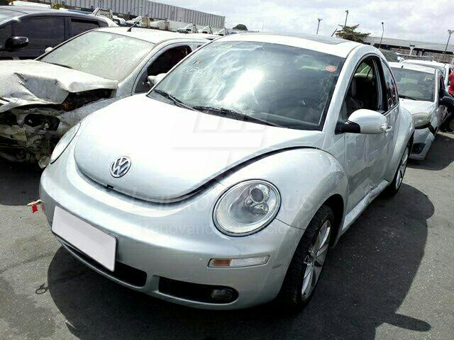 LOTE 040 - Volkswagen New Beetle 2.0 2010