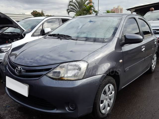 LOTE 035 - TOYOTA ETIOS XS 1.5 16V Manual 2015