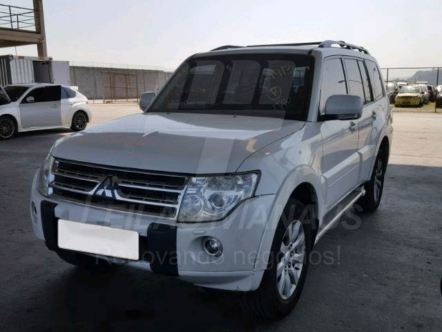 LOTE 034 - MITSUBISHI PAJERO FULL HPE 3.2 TURBO 2011